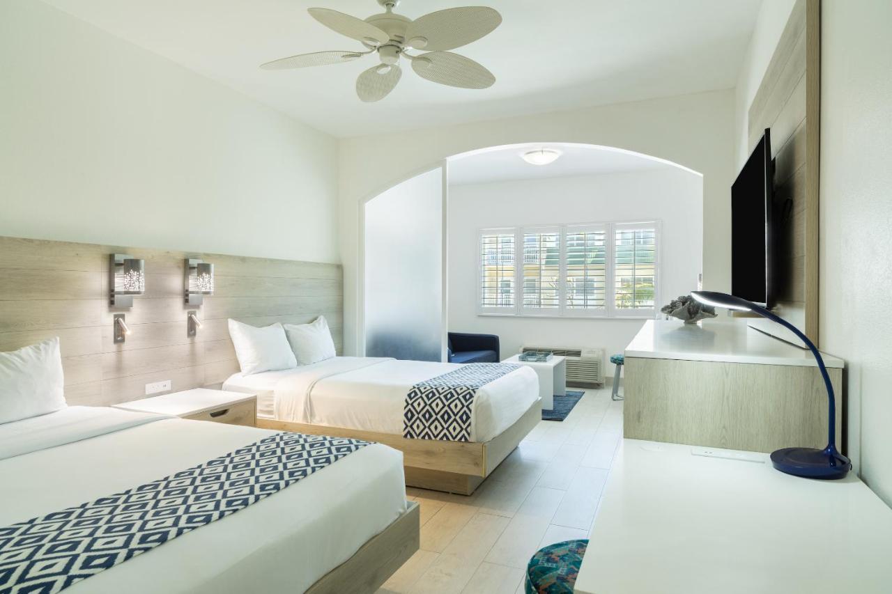 Ports Of Call Resort Grace Bay Exteriér fotografie