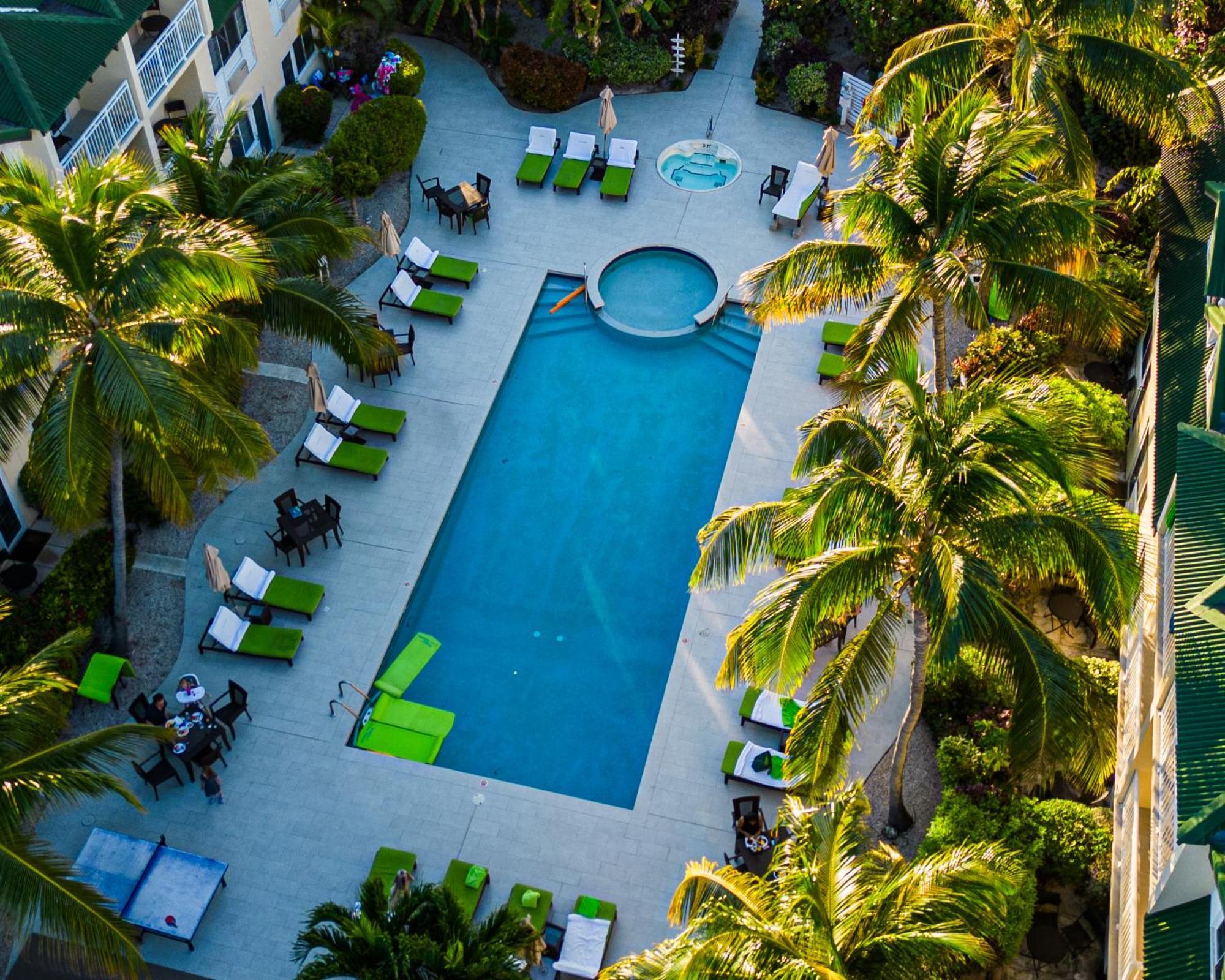 Ports Of Call Resort Grace Bay Exteriér fotografie